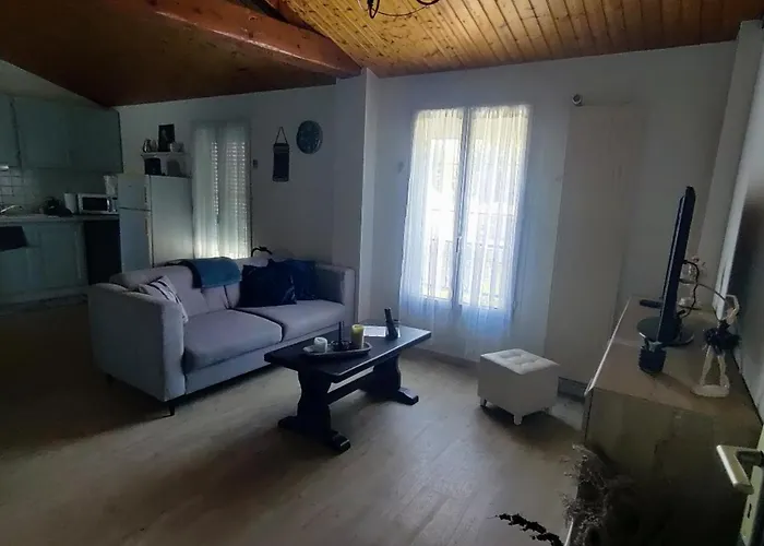 Le Logis Du Pont Champagne-les-Marais