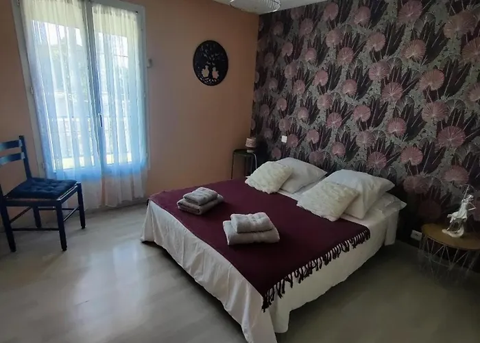 Le Logis Du Pont * Champagne-les-Marais